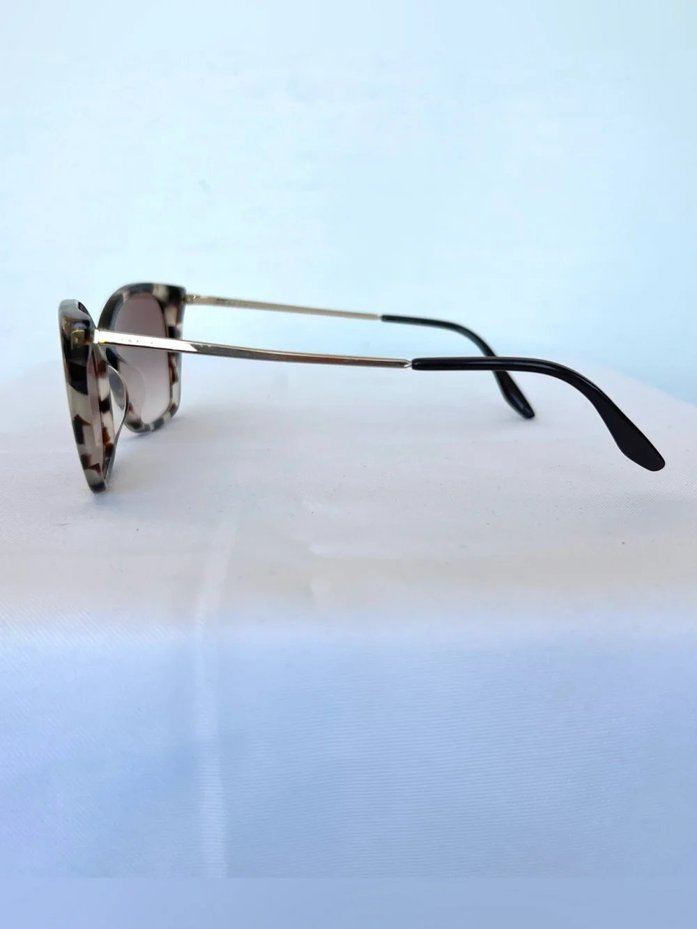 PRADA SPR 12X-F Cat Eye Brown Gradient Lens Tortoise Gold Metal Frame Sunglasses